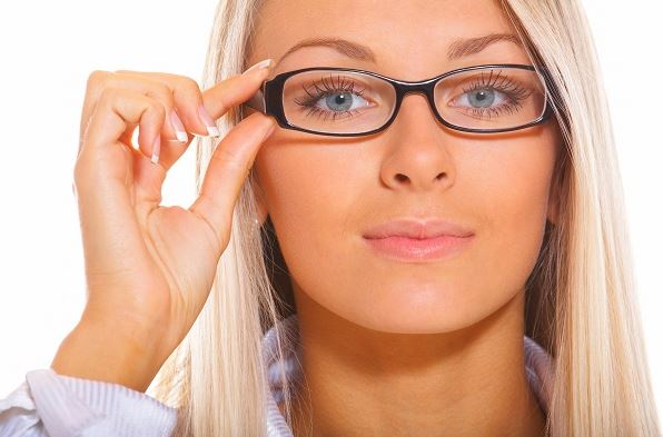 Getting Glasses For The First Time? Tips For Choosing A Pair The Complements Your Face And Style